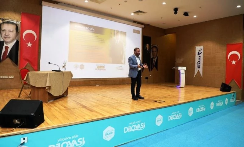 ’Uzaya çıkan ilk Türk’ unvanını kazanan iş adamı öğrencilerle buluştu
