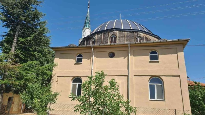 Camini çatısından düşen ustalardan birisi hayatını kaybetti
