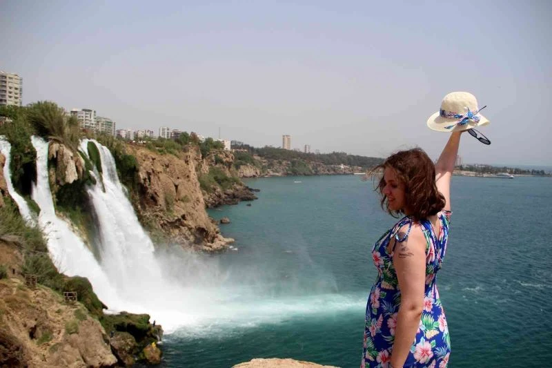 Antalya’nın dünyaca ünlü Düden Şelalesi’nde Ramazan Bayramı yoğunluğu
