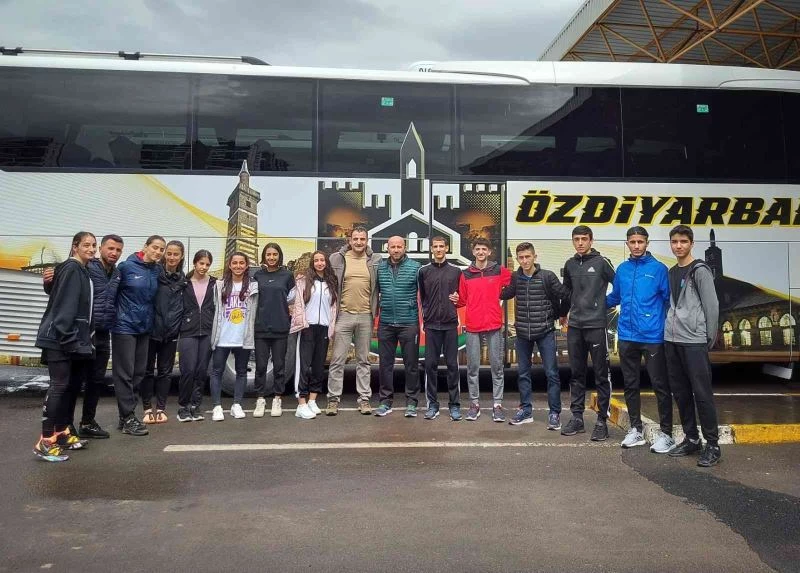 Diyarbakır karate kafilesi Türkiye Ümit Genç Karate Şampiyonası için yolla çıktı
