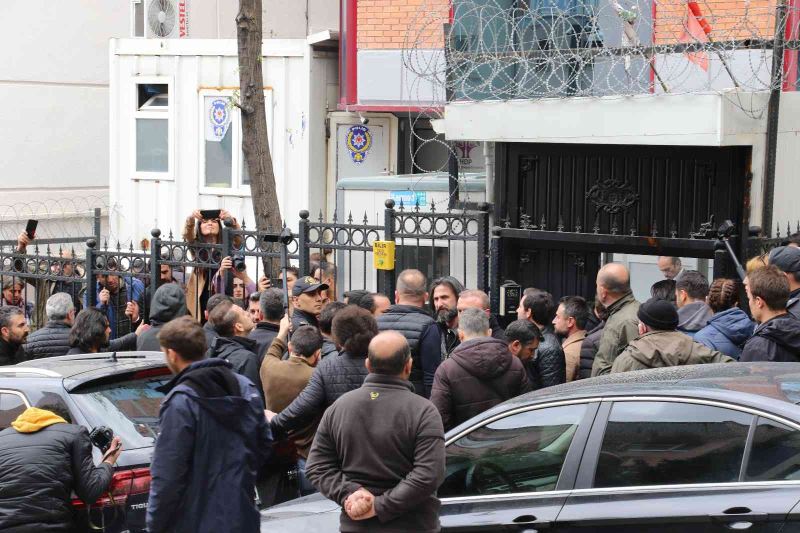 HDP Genel Merkezi önünde 6 kişi gözaltına alındı
