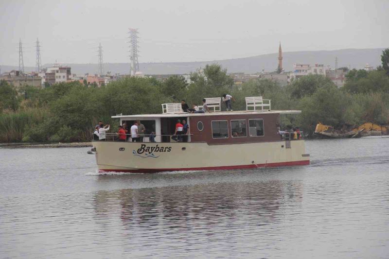 Fırat Nehrinin eşsiz güzelliği tekne turu ile gezildi
