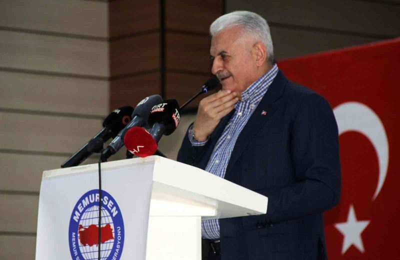 Binali Yıldırım’ın esprili ‘aksakallı’ anlatımı
