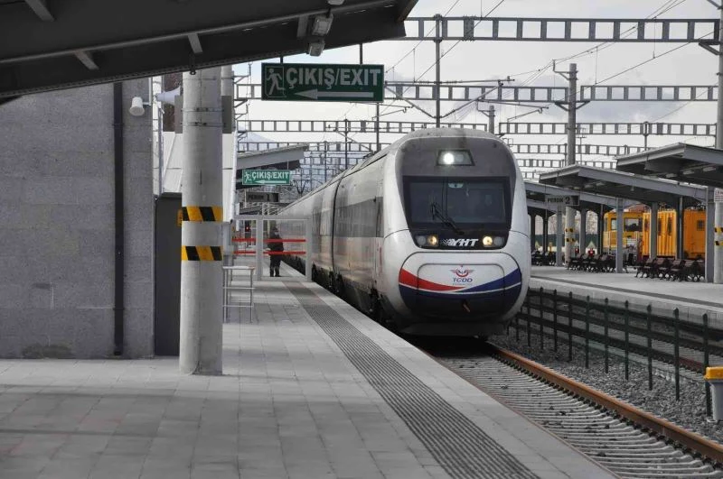 TCDD’den tren yollarına yaklaşmayın uyarısı
