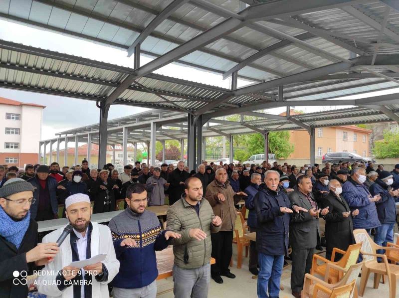 Ankara’da vatandaşlar yağmur duasına çıktı
