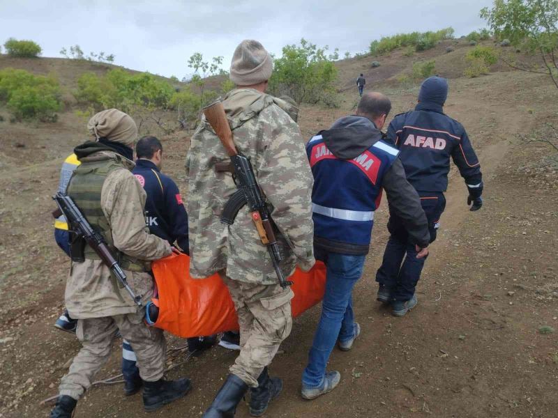 Balık tutarken dereye düşen adamın cansız bedeni bulundu
