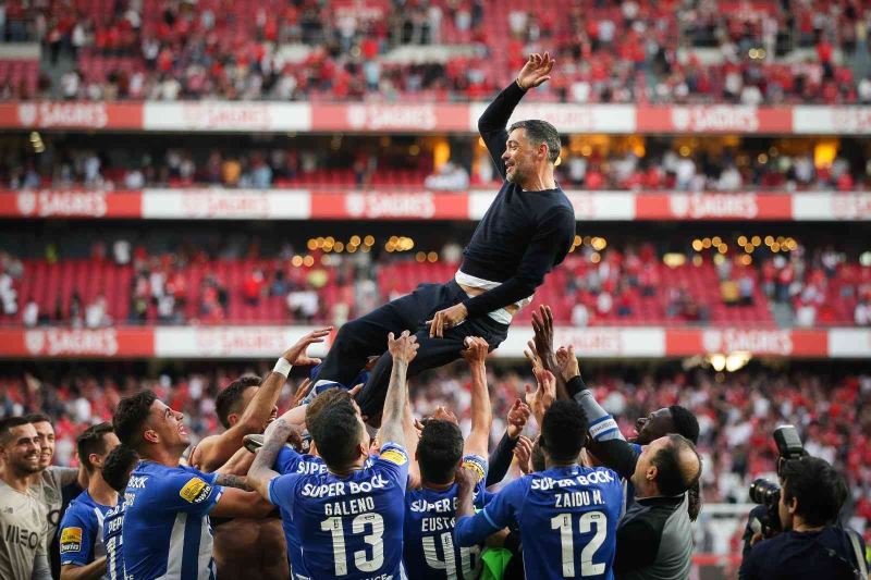 Porto, ezeli rakibinin sahasında şampiyon oldu
