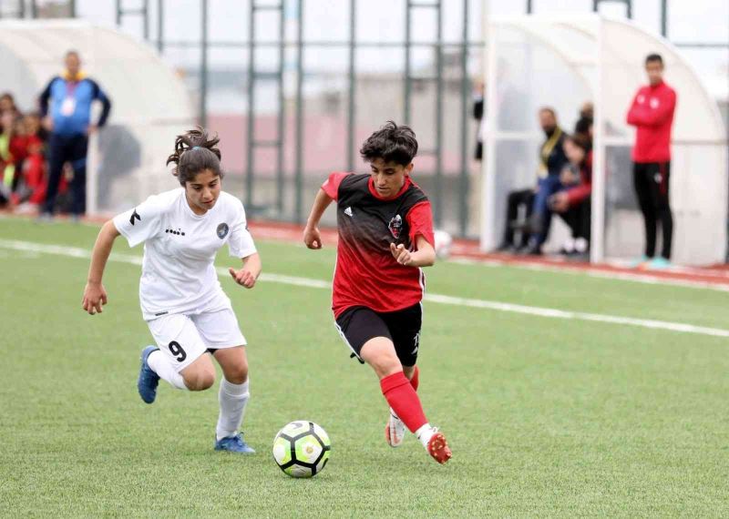 Van Büyükşehir Kadın Futbol takımı namağlup şampiyonluğunu ilan etti