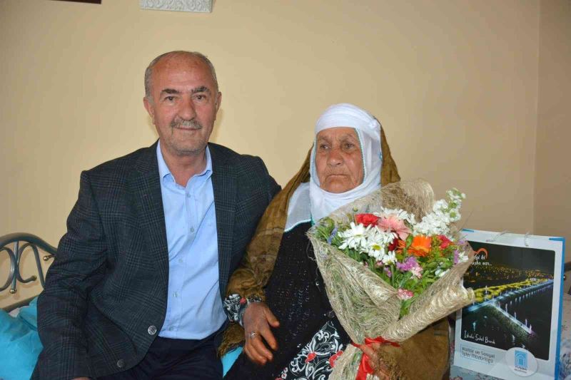 Başkan Akman’dan anlamlı ‘Anneler Günü’ ziyareti
