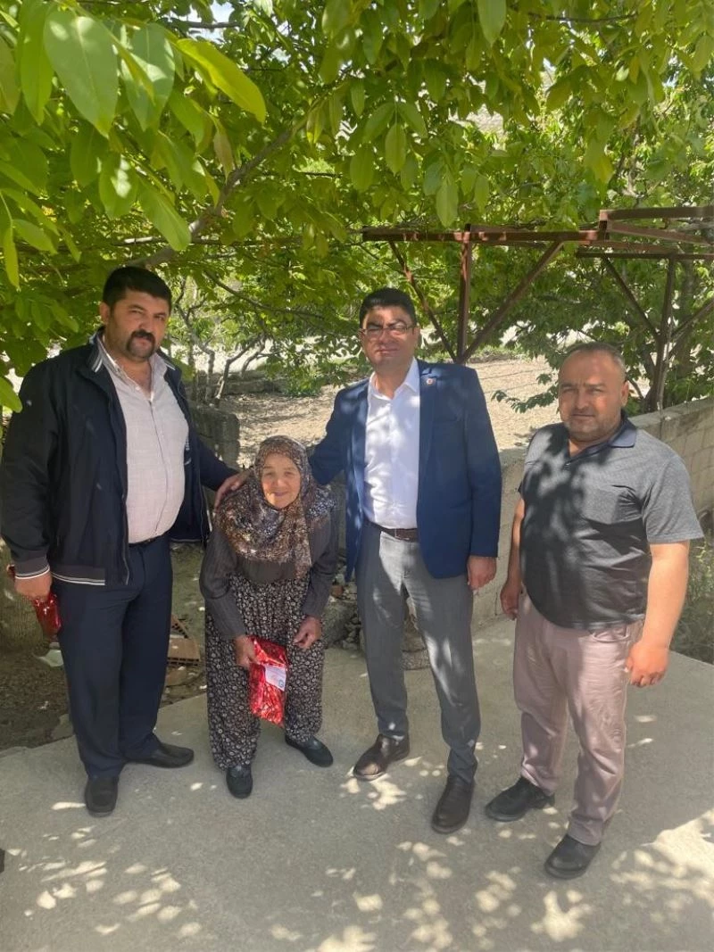 Başkan Güngör, belde annelerini unutmadı
