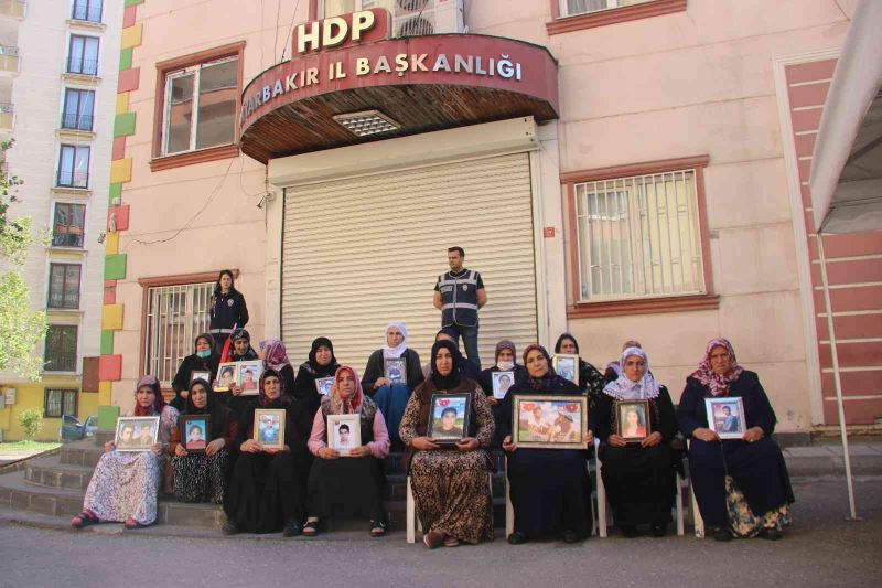 Evlat nöbetindeki aileler HDP’nin kapatılmasını istiyor
