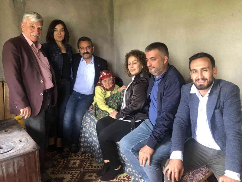 Asırlık Iraz Nine ve şehit annesi Anneler Günü’nde unutulmadı
