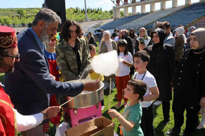 KBÜ’lü anne öğrenciler çocuklarıyla doyasıya eğlendi
