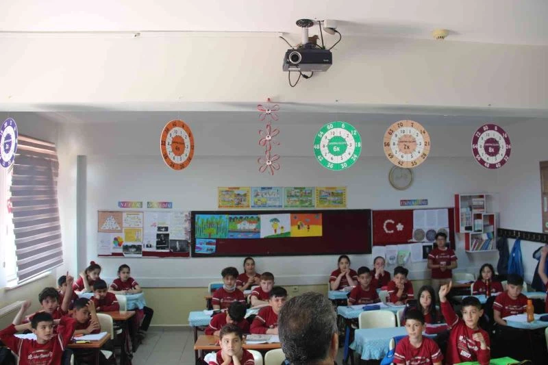 Kumru yuvasını öyle bir yere yaptı ki görenler hayrete düşüyor
