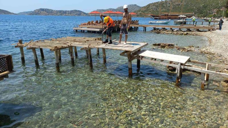 Marmaris’in kırsal mahallelerinde kaçak iskele yıkımları başladı
