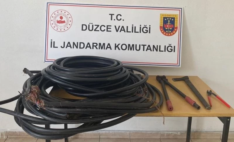 Kablo hırsızı ormana kaçarak izini kaybettirdi
