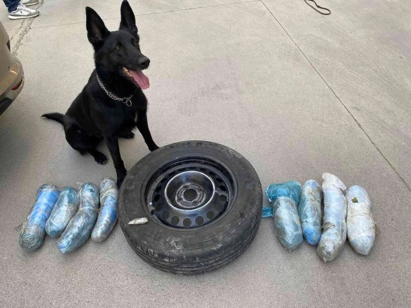 Otomobil lastiğinin içinden uyuşturucu çıktı
