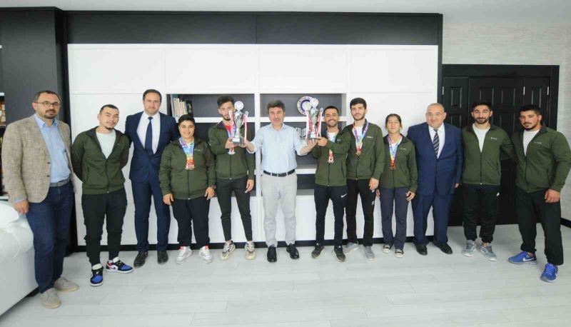 Rektör Karacoşkun’dan başarılı sporculara tebrik
