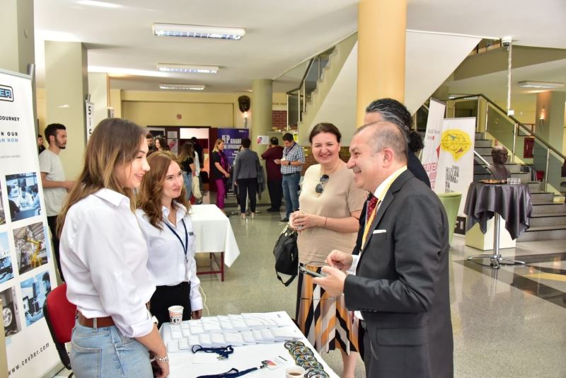 DEÜ’lü gençler, DEPARK ile kariyer fırsatlarını öğrendi
