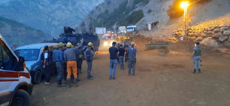 Hakkari’de göçükte mahsur kalan madenci kurtarıldı
