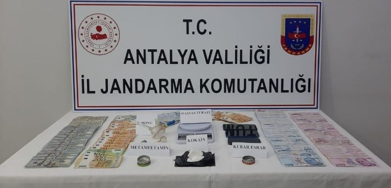 Uyuşturucuyu piyasaya süremeden yakalandı
