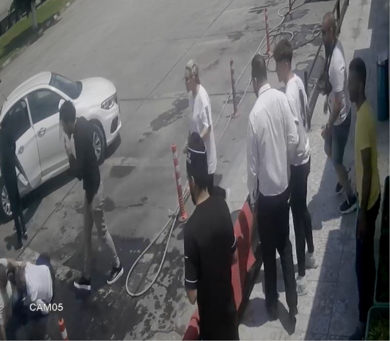 Edirne’de 2 Bulgar iş insanını kaçırma girişimi güvenlik kamerasında: Polis olarak tanıtıp kelepçelemeye çalıştılar
