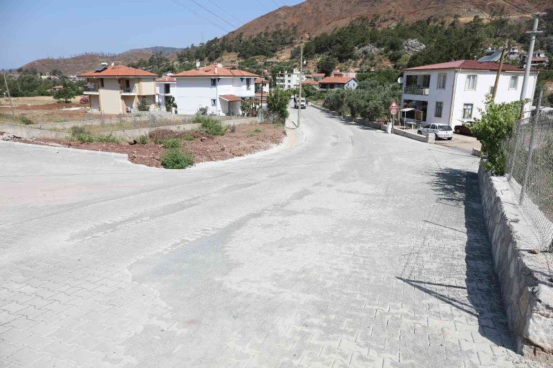 Marmaris Belediyesi merkeze uzak mahallerde yol çalışmalarını sürdürüyor
