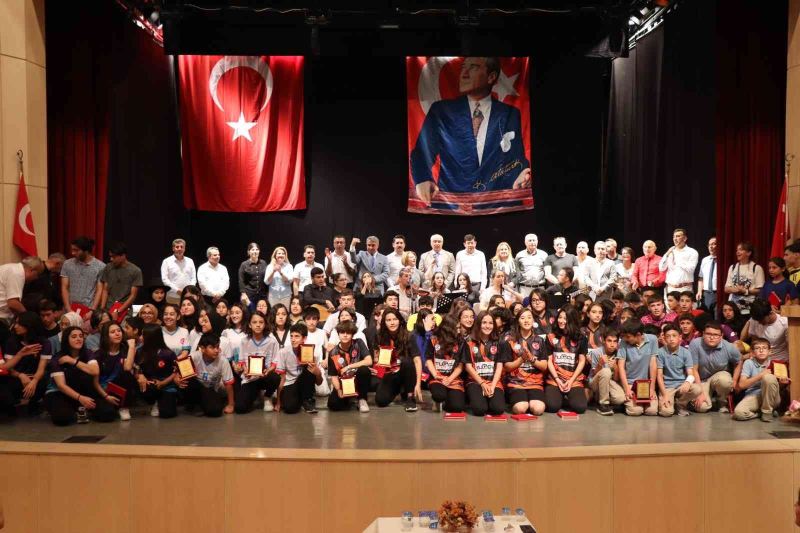 Başkan Özcan Nazillili öğrencilerin gururuna ortak oldu
