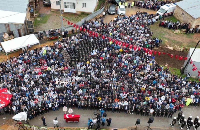 Sivas şehidini uğurladı
