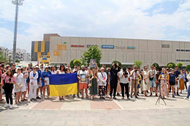 Antalya’daki yerleşik Rus ve Ukraynalılardan, ’Savaşa son verin’ çağrısı
