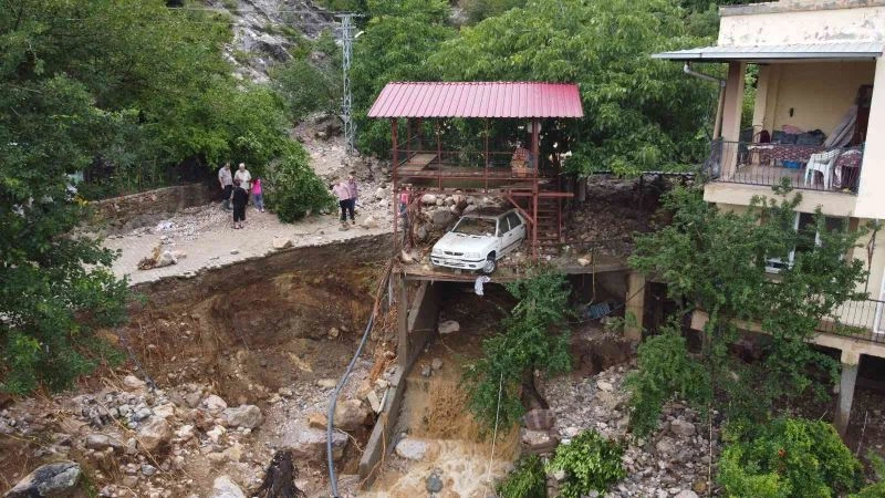 Adana’da afetin büyüklüğü havadan görüntülendi