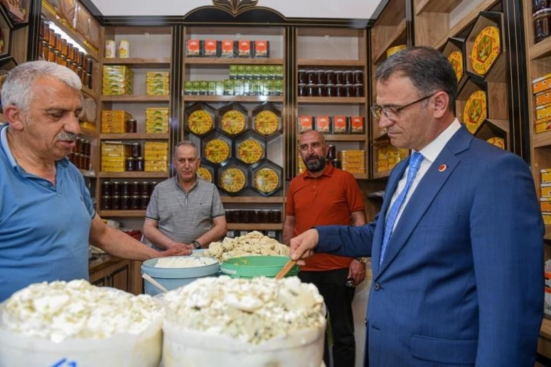 Vali Dr. Ozan Balcı, peynirciler çarşısını ziyaret etti
