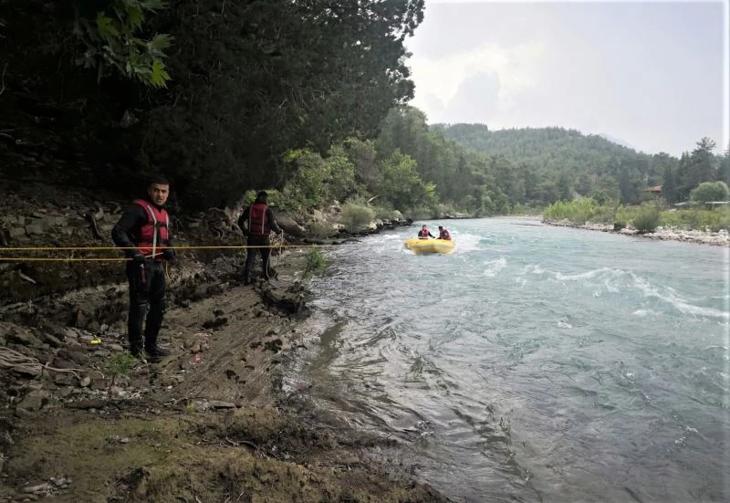 Köprülü Kanyon’da da akıntıya kapılan Asyalı genç için aramalar durmaksızın devam ediyor
