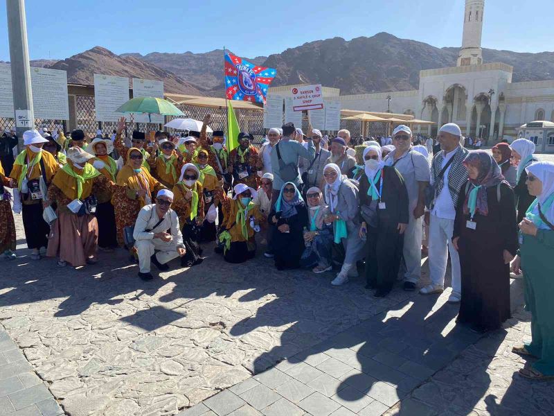 Samsun ve Sinoplu hacı adayları Uhud Şehitliği’nde dua etti
