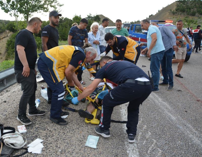 Denizli’den Antalya’ya giden tur midibüsü devrildi: 1 ölü, 22 yaralı

