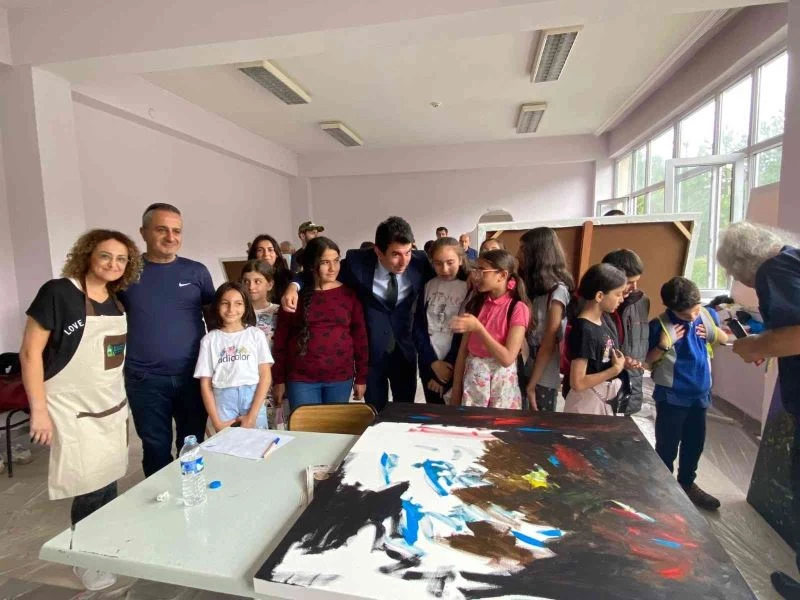 İspir’li öğrenciler sanatçılarla buluştu
