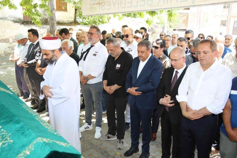 Ünlü sanatçı Yavuz Bingöl’ün annesi Şahsenem Bacı toprağa verildi