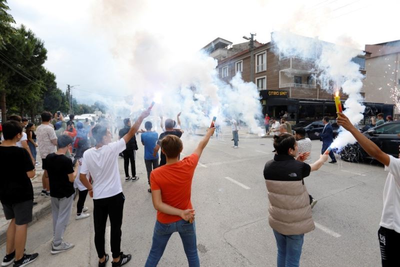 İnegölspor U15 takımı coşkuyla karşılandı