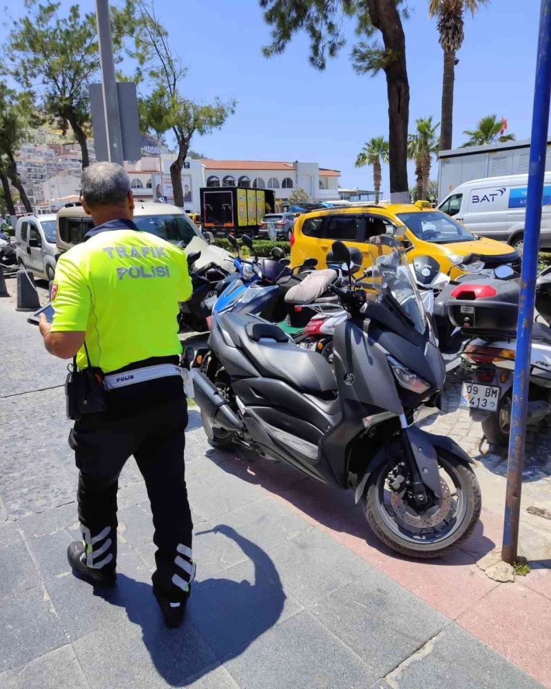 Yaya yolunda motosiklet kullananlara ceza yağdı
