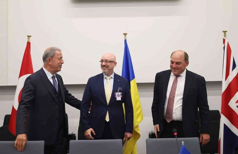 Türkiye, İngiltere ve Ukrayna savunma bakanlarından üçlü görüşme
