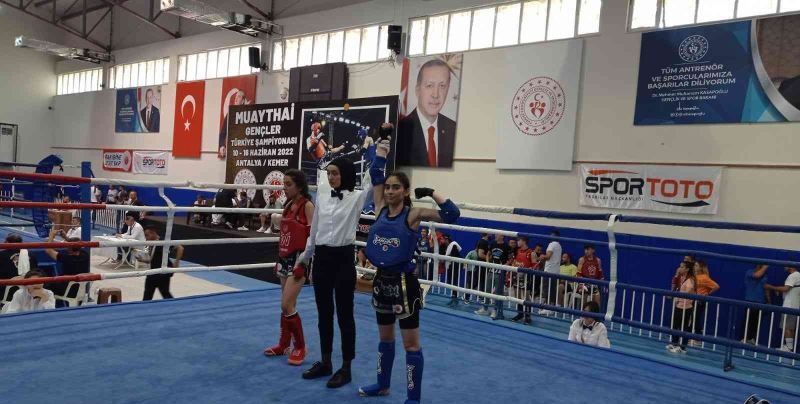 Bitlisli sporcu Özlem Melek Korkmaz, Muaythai Türkiye Şampiyonu oldu
