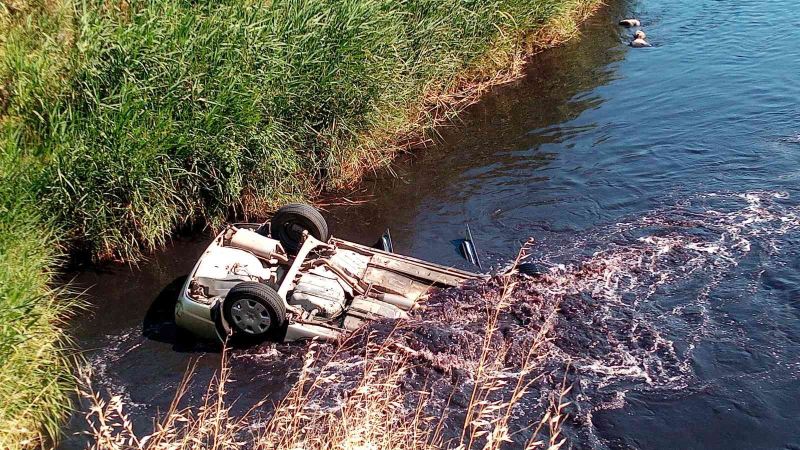 Tekirdağ’da otomobil dereye uçup suya gömüldü: Araçtaki üç kişi yüzerek karaya çıktı
