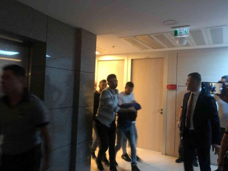 Çağlayan Adliyesi’nde hareketli anlar: Kaçmaya çalışan şüpheli yakalandı

