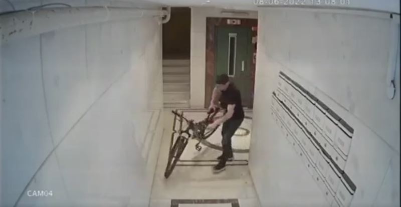 Beykoz’da bisiklet hırsızının rahat tavırları pes dedirtti
