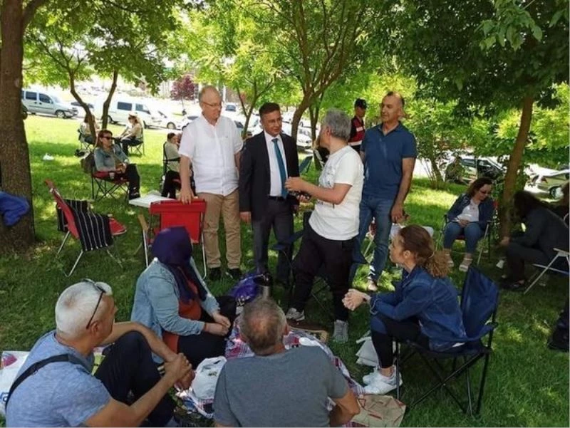 Rektör İlter Kuş, Ailelerin sınav heyecanına ortak oldu
