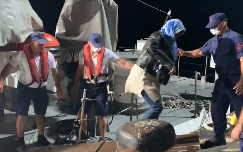 Türk kara sularına geri itilen 8 göçmen Sahil Güvenlik ekiplerince kurtarıldı
