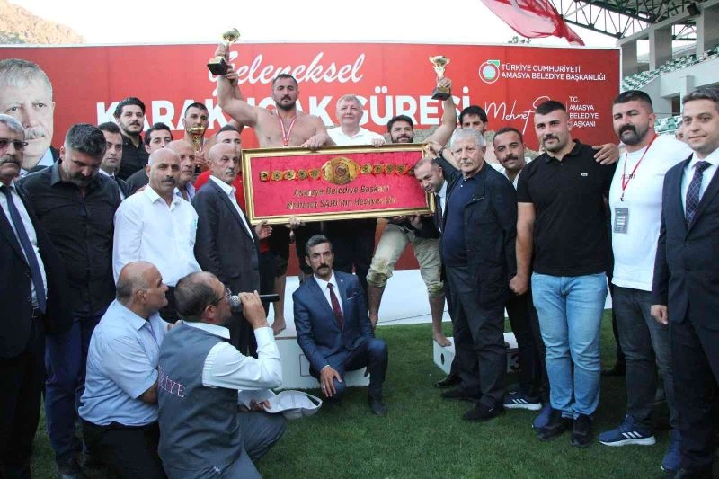 Amasya Karakucak Güreşleri’nde başpehlivan Fatih Kambur oldu
