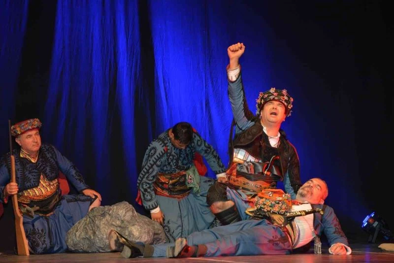 Tiyatral gösteri ile 104 Efe, milli mücadele ruhunu anlattı
