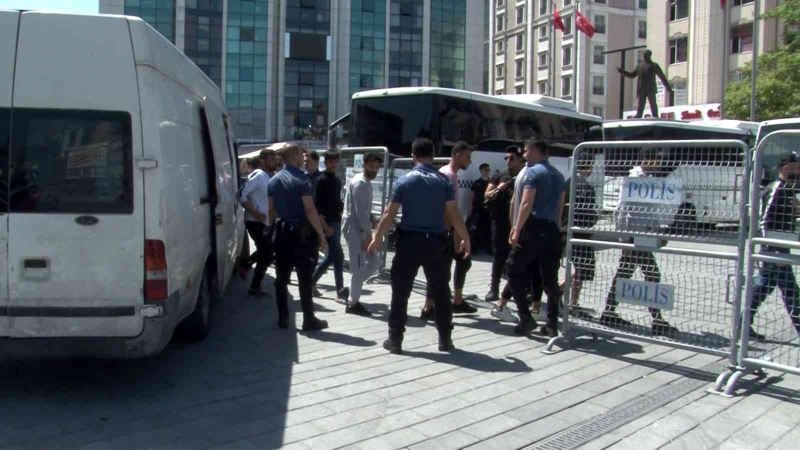 Esenyurt’ta polis ekipleri düzensiz göçmenlere göz açtırmadı
