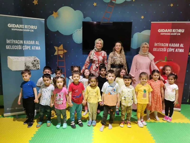 Kütahya Belediyesi Çocuk Bakımevi öğrencilerine, 